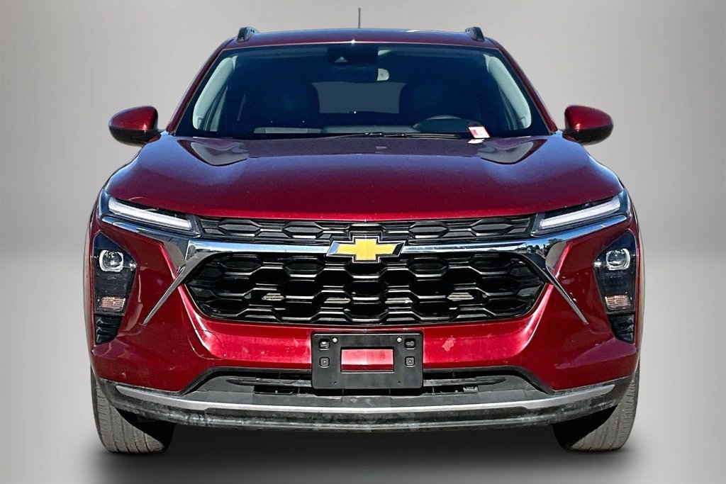 Used 2024 Chevrolet Trax LT FWD image 2