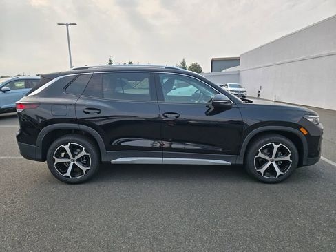 New 2025 Volkswagen Tiguan SE image 3