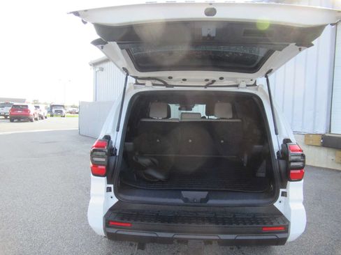 Used 2026 Toyota 4Runner SR5 AWD/4WD image 18