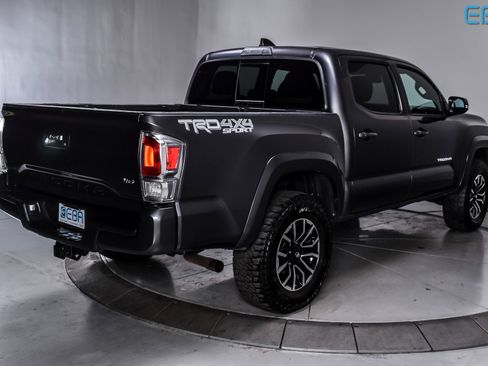 Used 2022 Toyota Tacoma TRD Sport image 6