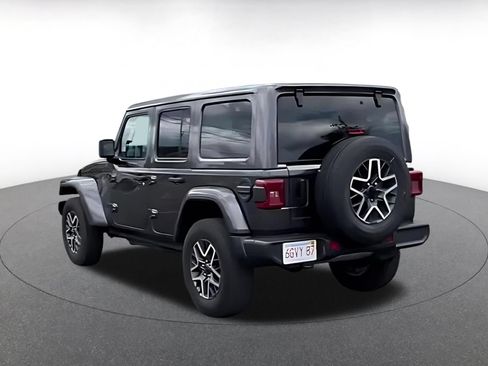 Used 2025 Jeep Wrangler Unlimited Sahara AWD/4WD image 5