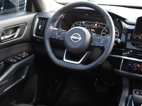 Certified 2025 Nissan Pathfinder SL w/ SL Premium Package FWD image 29