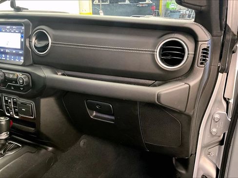 Used 2022 Jeep Wrangler Unlimited Sahara AWD/4WD image 15