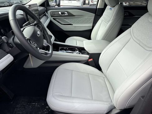 New 2026 Ford Explorer Platinum w/ LUX Leather Package AWD/4WD image 24