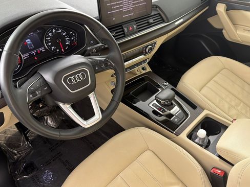 Used 2023 Audi Q5 2.0T Premium w/ Convenience Package AWD/4WD image 9