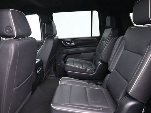 Used 2023 Chevrolet Suburban Premier image 18