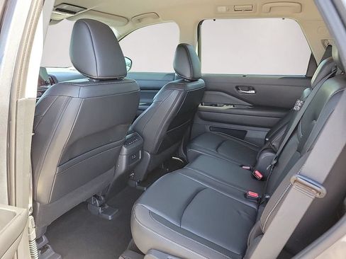 Used 2023 Nissan Pathfinder SL w/ Black Appearance Package AWD/4WD image 9