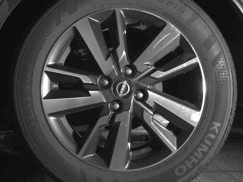 Used 2025 Nissan Versa SV FWD image 14