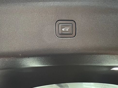 Used 2018 Buick Enclave Premium w/ Experience Buick Package AWD/4WD image 17