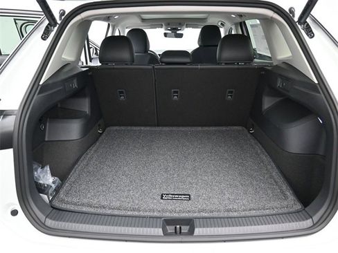 New 2026 Volkswagen Tiguan SE image 12