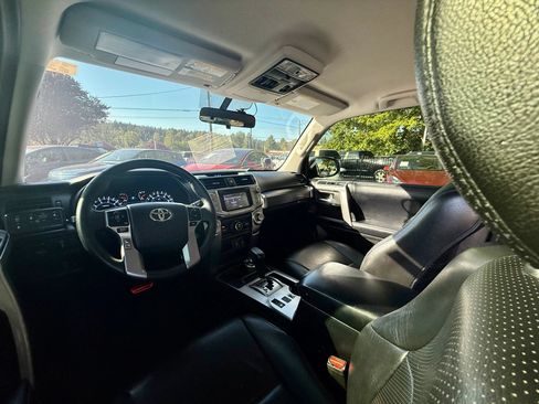 Used 2019 Toyota 4Runner SR5 AWD/4WD image 23