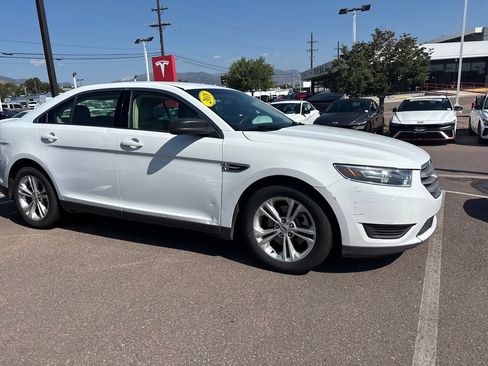 Used 2018 Ford Taurus SE FWD image 10