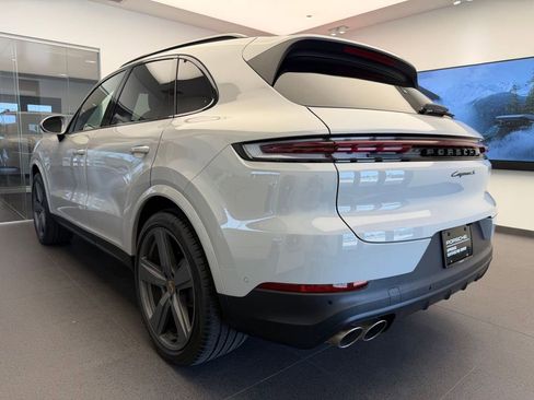Used 2024 Porsche Cayenne S AWD/4WD image 3