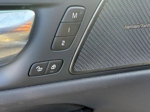 New 2025 Volvo V60 B5 Cross Country Plus w/ Protection Package Premier image 10