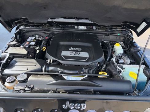 Used 2012 Jeep Wrangler Unlimited Rubicon AWD/4WD image 41