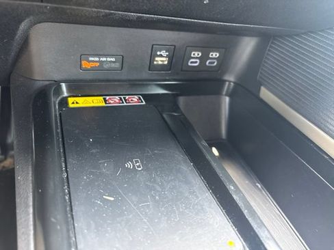 Used 2025 Toyota Camry SE FWD image 33