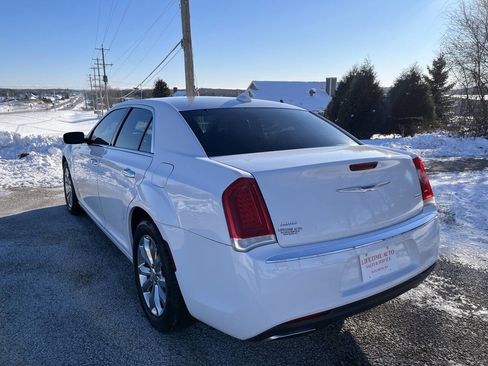 Used 2018 Chrysler 300 Limited image 4