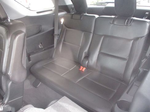 Used 2023 Ford Explorer XLT w/ Equipment Group 202A image 6