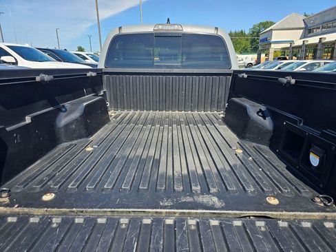 Used 2019 Toyota Tacoma TRD Off-Road AWD/4WD image 15