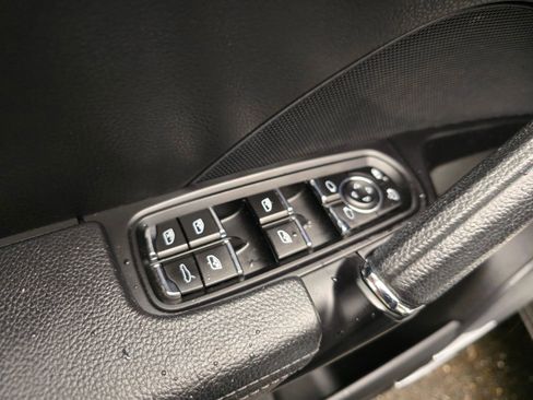 Used 2017 Porsche Cayenne Platinum Edition image 21