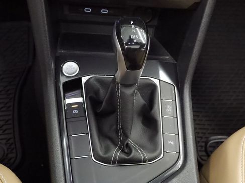 Used 2023 Volkswagen Tiguan SE R-Line FWD image 32
