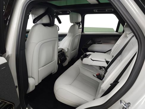 Certified 2025 Land Rover Range Rover Sport SE image 40