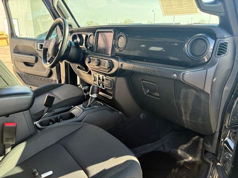 Used 2022 Jeep Wrangler Unlimited Sport image 31