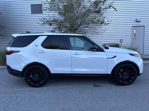 Certified 2025 Land Rover Discovery S image 5