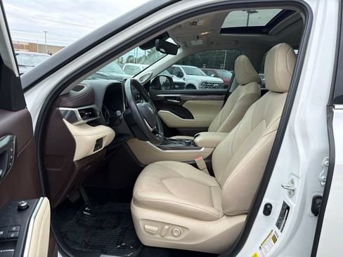 Used 2022 Toyota Highlander Limited AWD/4WD image 11