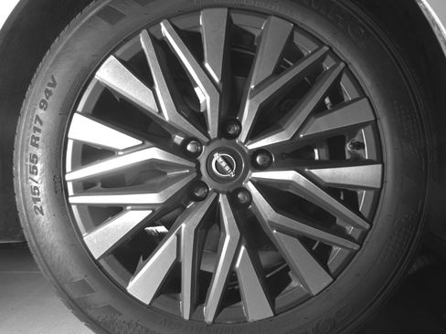 Used 2025 Nissan Altima 2.5 SV image 10