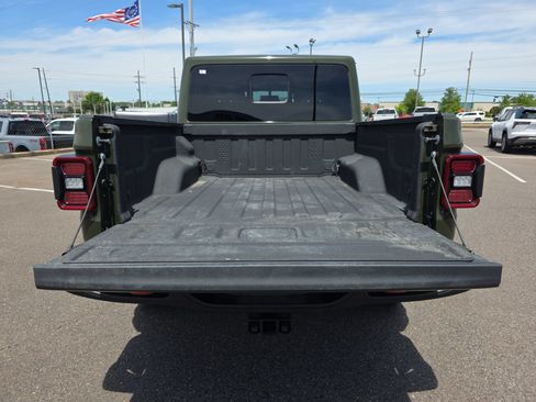 Used 2022 Jeep Gladiator Rubicon w/ LED Lighting Group AWD/4WD image 15