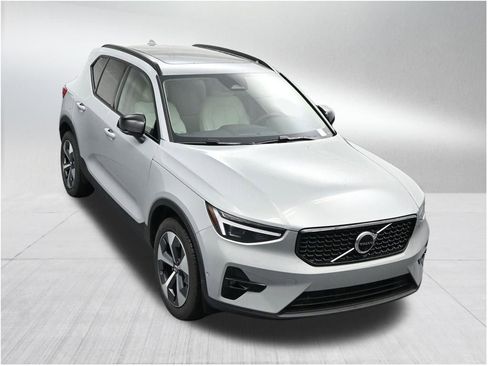 New 2026 Volvo XC40 B5 Plus AWD/4WD image 19