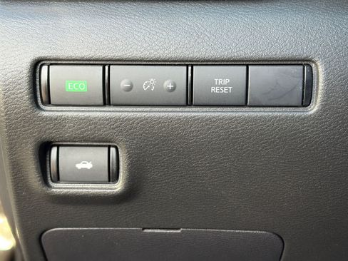 Used 2024 Nissan Sentra SV FWD image 9