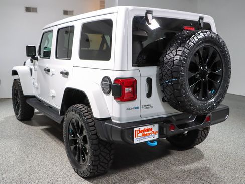 Used 2022 Jeep Wrangler Unlimited Sahara w/ Cold Weather Group AWD/4WD image 10