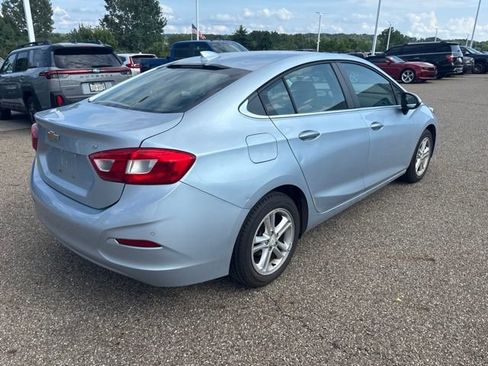 Used 2017 Chevrolet Cruze LT w/ Convenience Package FWD image 3