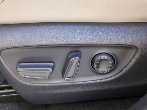 Used 2022 Toyota RAV4 XLE Premium image 20