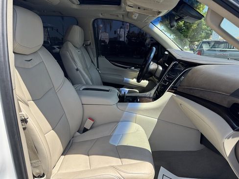 Used 2016 Cadillac Escalade Luxury AWD/4WD image 46