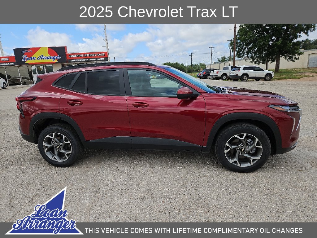 Used 2025 Chevrolet Trax LT FWD image 14