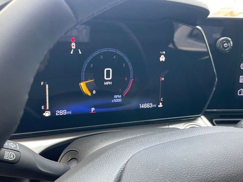 Used 2025 Chevrolet Trax LT w/ LT Convenience Package image 38