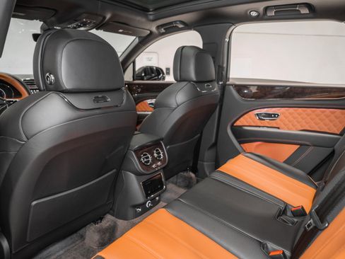 Used 2022 Bentley Bentayga AWD/4WD image 22