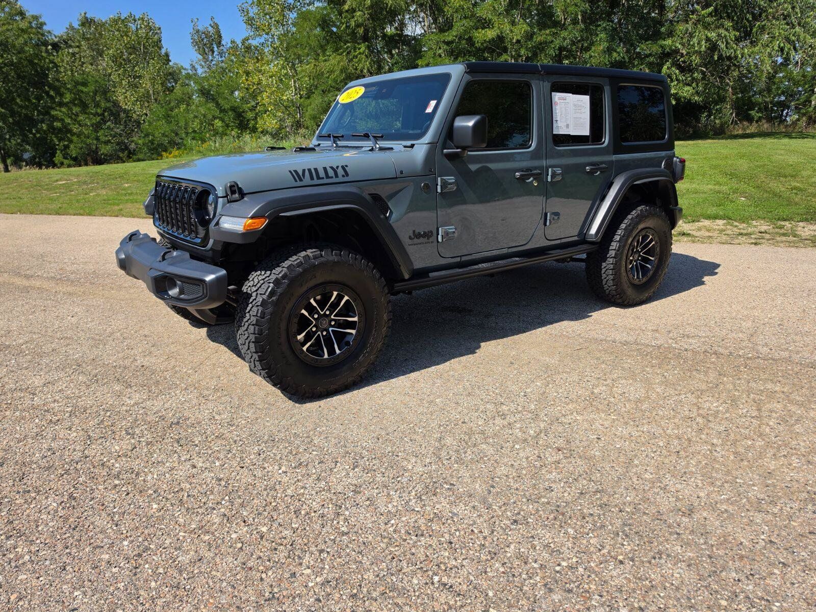 Used 2025 Jeep Wrangler Unlimited Sport AWD/4WD image 2