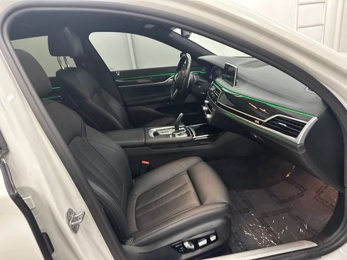 Used 2022 BMW 740i w/ M Sport Package RWD image 27
