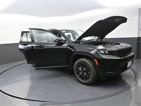 New 2025 Jeep Grand Cherokee L Altitude image 25