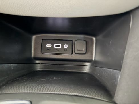 Used 2022 Chevrolet Equinox LS image 3