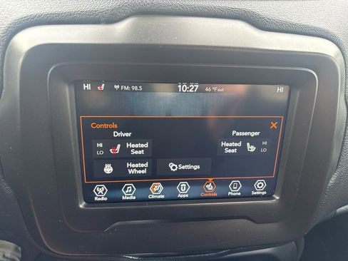 Used 2019 Jeep Renegade Latitude w/ Cold Weather Group image 20