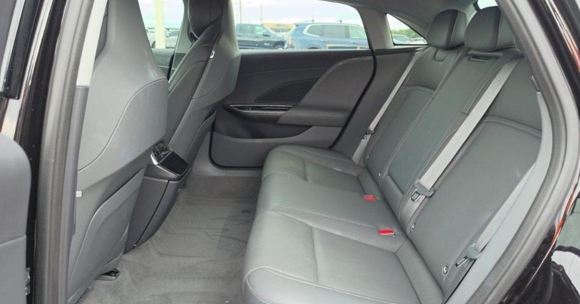Used 2025 Lucid Air Pure RWD image 6