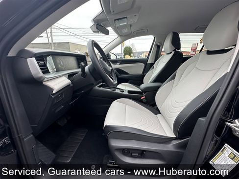 Used 2025 Volkswagen Tiguan SE AWD/4WD image 10