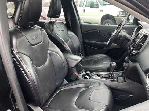 Used 2019 Jeep Cherokee Limited image 8