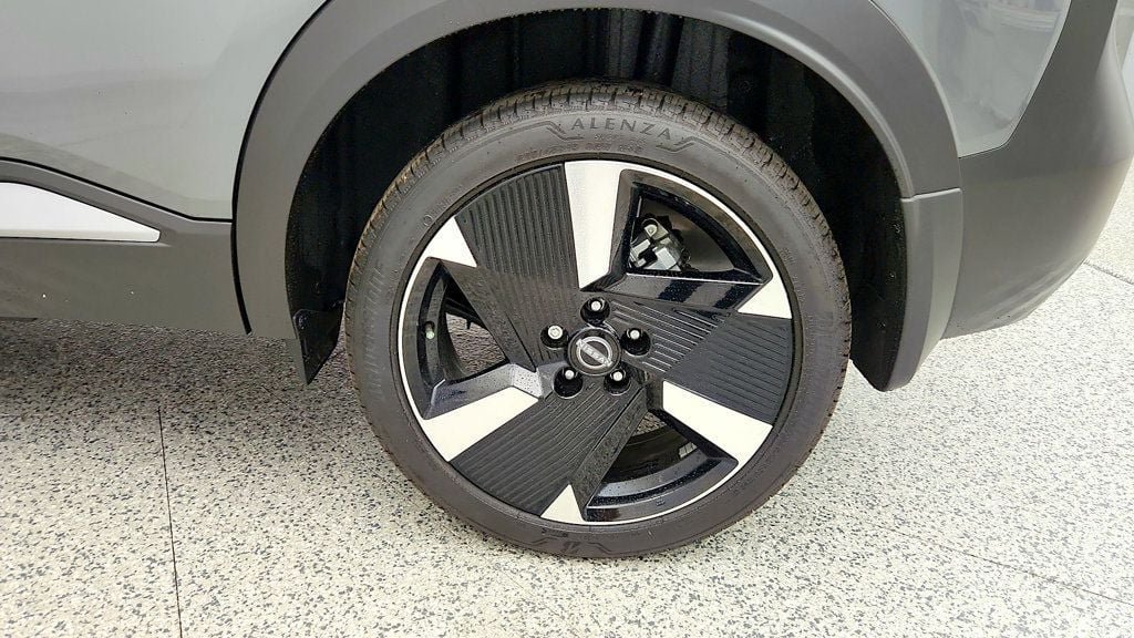 Used 2026 Nissan Kicks SR FWD image 9