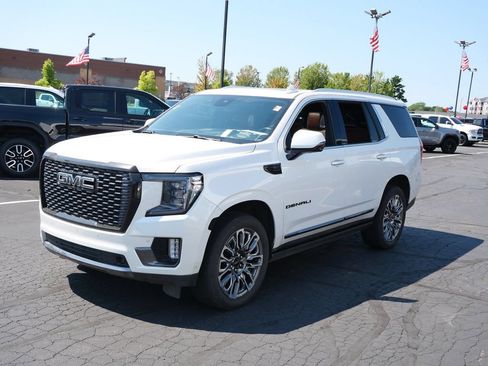 Used 2023 GMC Yukon Denali Ultimate w/ LPO, Floor Liner Package AWD/4WD image 4